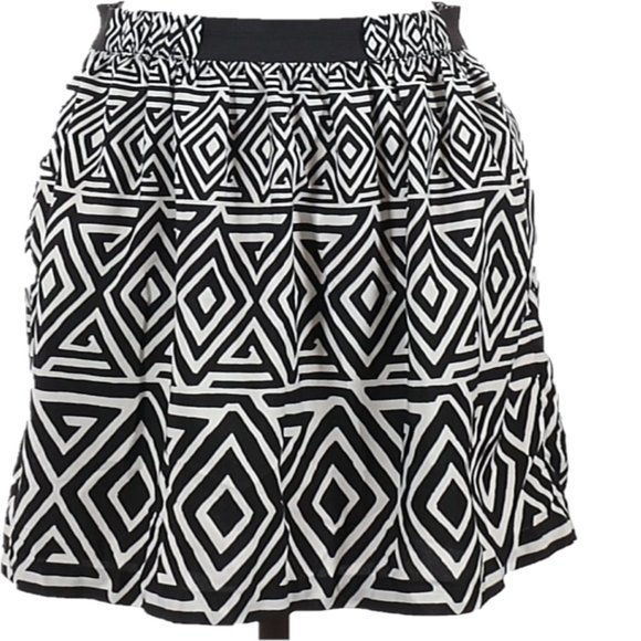 White House Black Market Dresses & Skirts - WHBM Geometric Print Full/Flare Skirt S